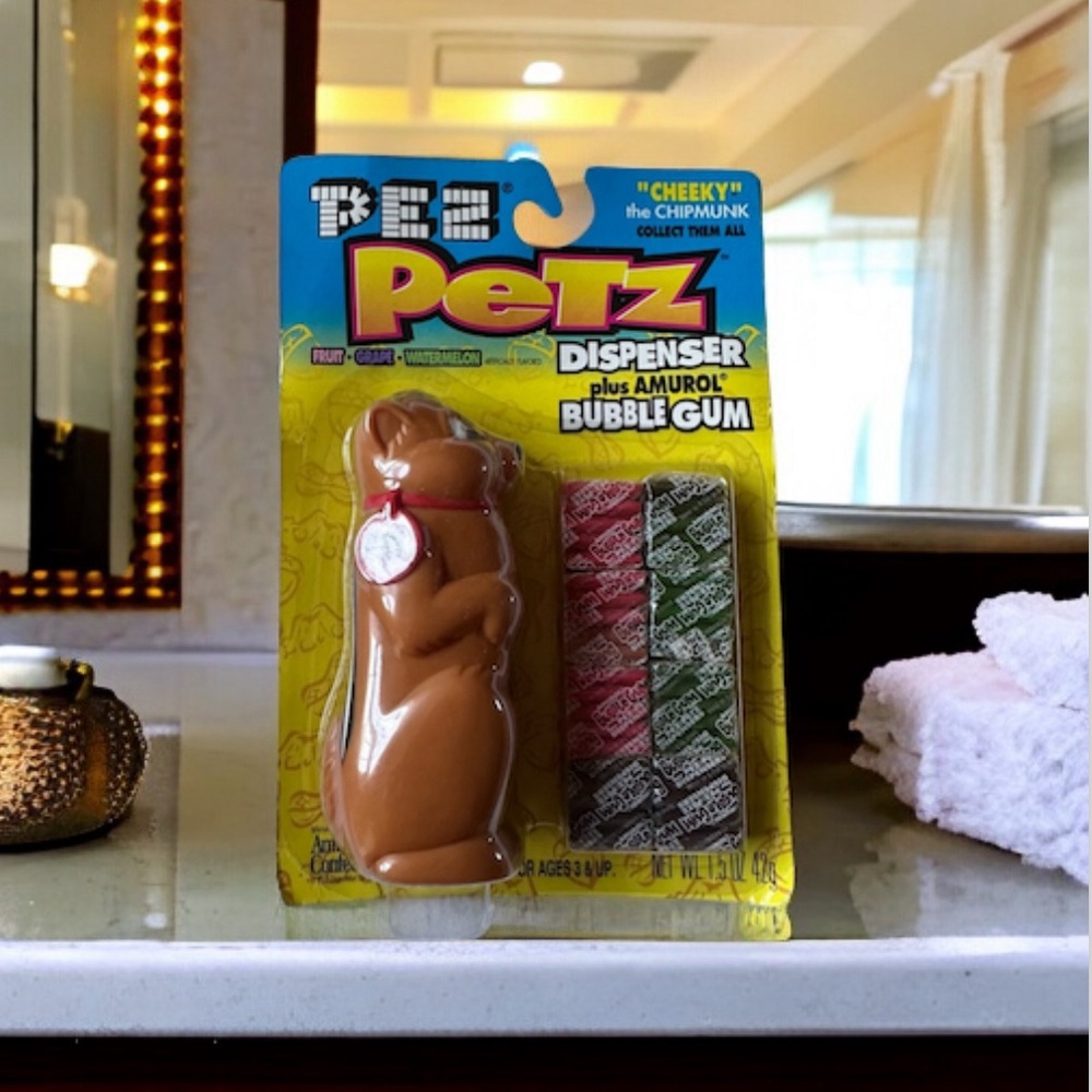 1998 PEZ PETZ “CHUNKY” THE CHIPMUNK DISPENSER PLUS AMURAL BUBBLE GUM
